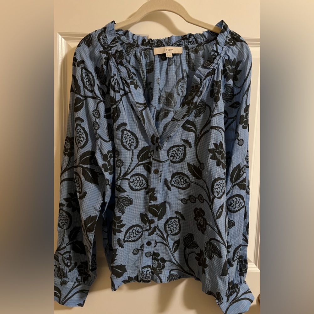 NWOT Loft pretty blue and black floral blouse. Size S